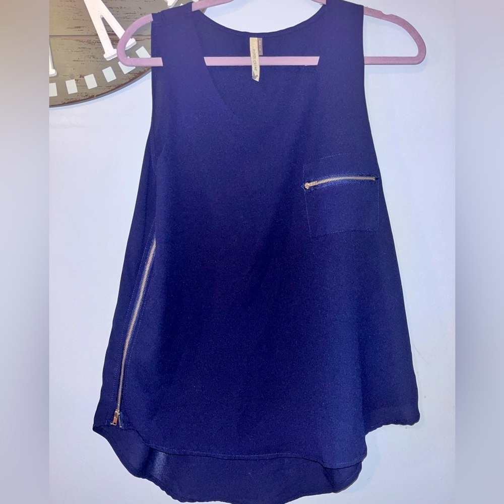 3/20🌟Paper Crane navy blue sleeveless flowy top size large
